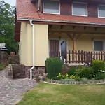 Beautiful With Garden Apartmán