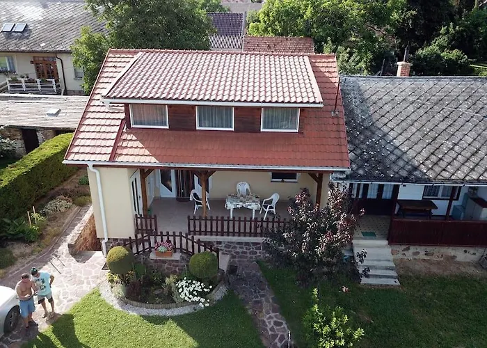 Beautiful With Garden Apartment Balatonszepezd