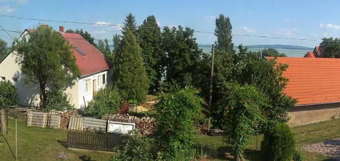Beautiful With Garden 鲍洛通塞派兹德