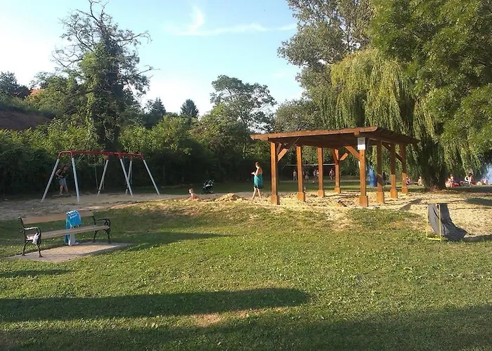 Beautiful With Garden Apartment *