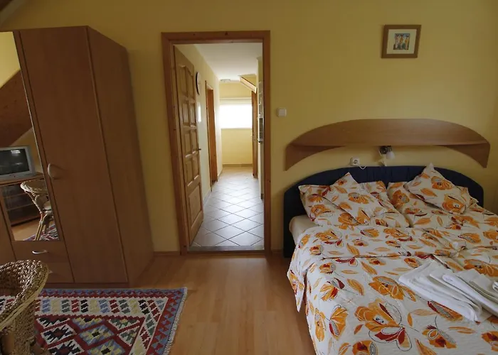 Beautiful With Garden 鲍洛通塞派兹德