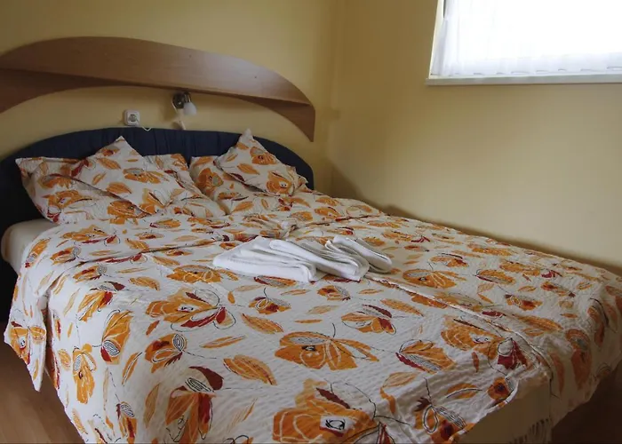 Beautiful With Garden * 벌러톤세페즈드