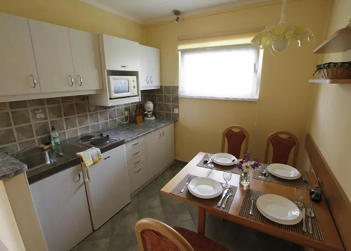 Beautiful With Garden * 벌러톤세페즈드