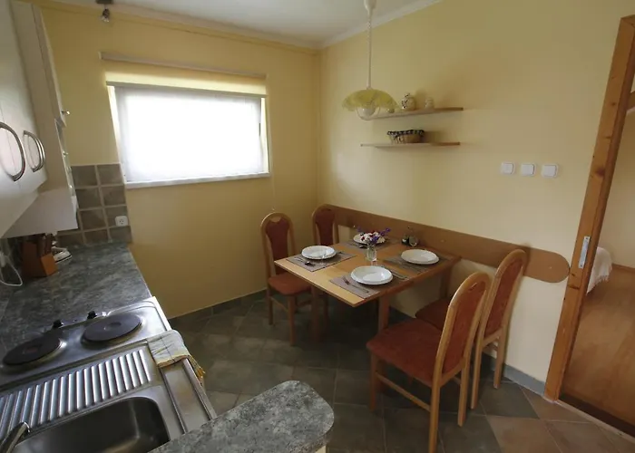 Beautiful With Garden Apartment